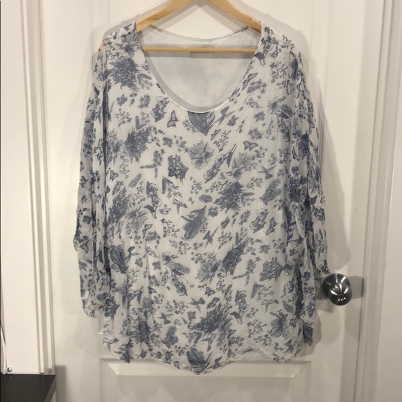 Flowy, white top with blue design - Picture 1 of 4